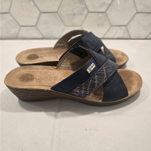 Inblu Woman’s Blue FAITFUL Sandal Size 7.5 Flip Flop Flats Cushioned - Picture 4 of 9